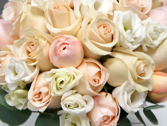 Bride's bouquet of soft pink roses and eustoma photo